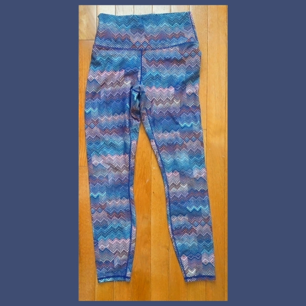 Fabletics Chevron Pattern, High-Waisted, Powerhold 7/8 Leggings, Size XS